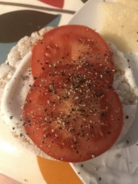 Ricecake with tomato, ground black pepper and quark fat free cheese