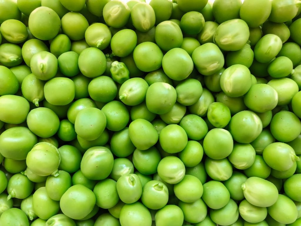 Frozen garden peas make the perfect mint pea salad in Slim R Us